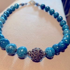 Beautiful Lia Sophia necklace